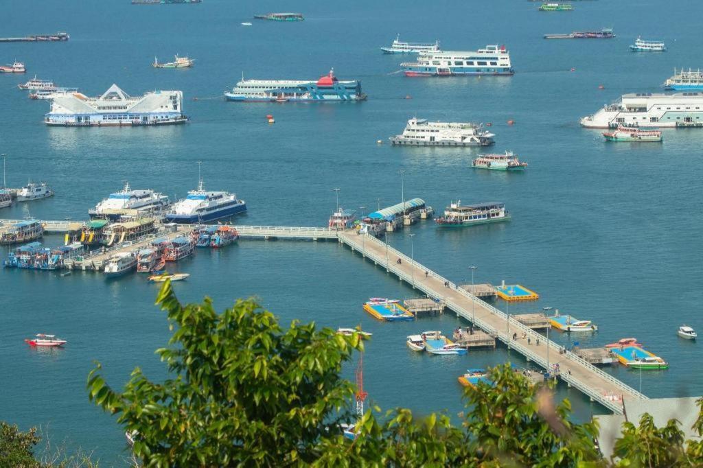 Lk Celestite Hotel Pattaya Bagian luar foto