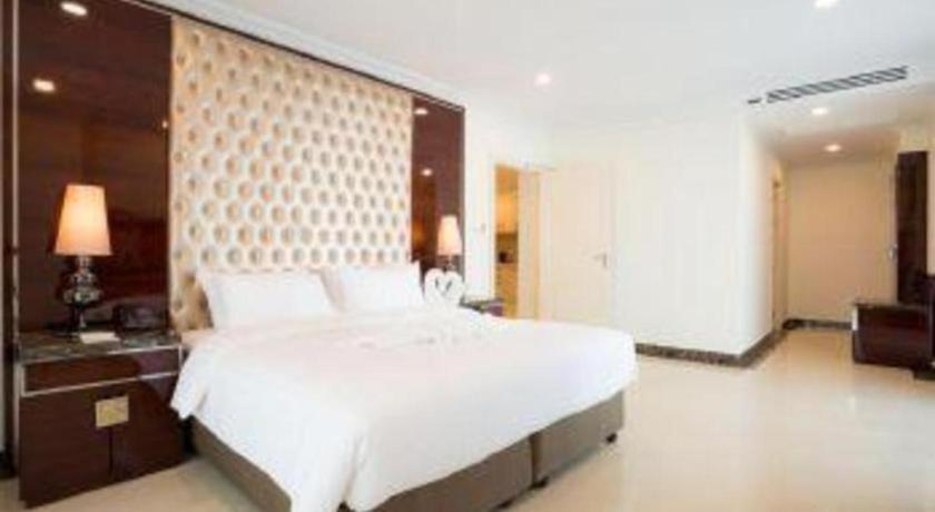 Lk Celestite Hotel Pattaya Bagian luar foto