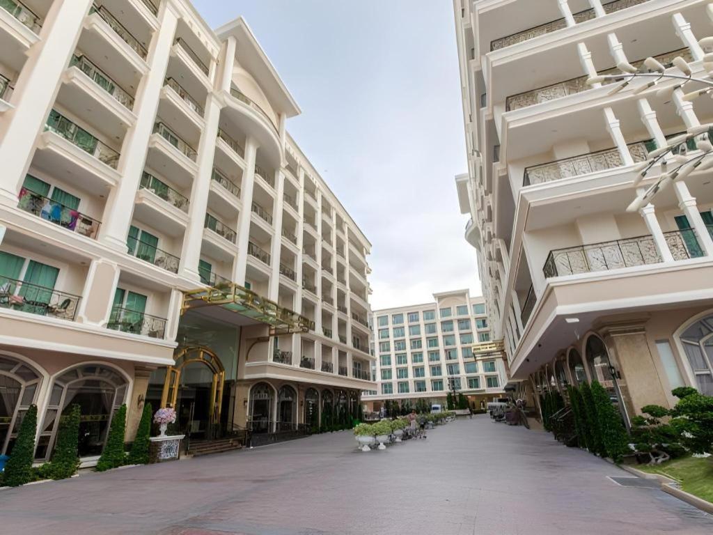 Lk Celestite Hotel Pattaya Bagian luar foto