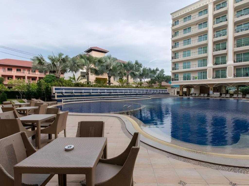 Lk Celestite Hotel Pattaya Bagian luar foto